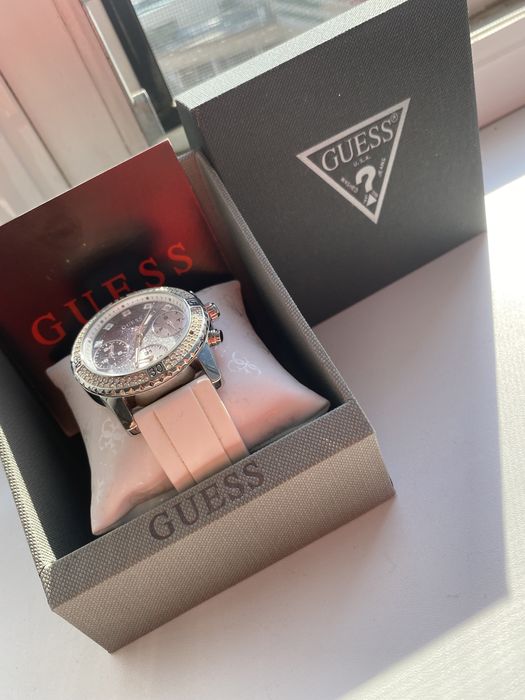 Часы Guess оригинал,в отличном состоянии