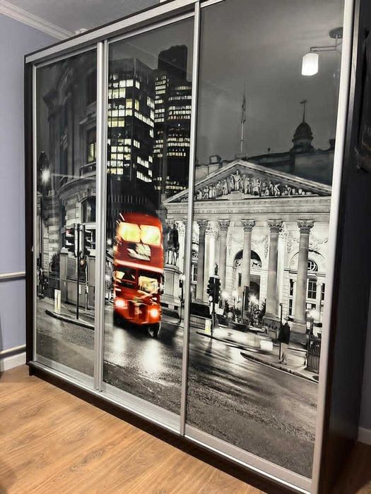 Шкаф купе трехдверный