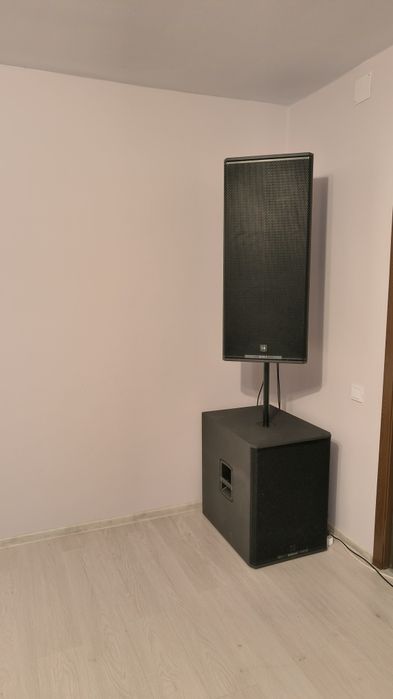 Vând 2 bași RCF 8003MK3.