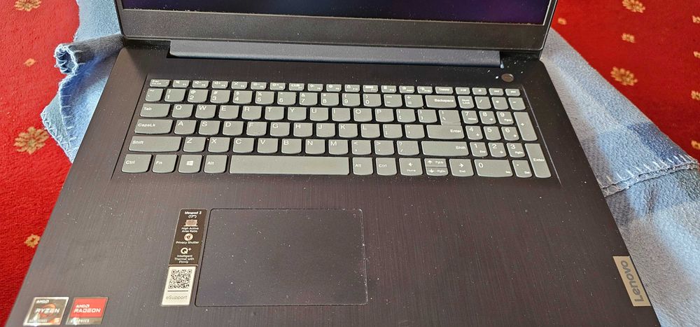 Laptop LENOVO 17' +4 tb +20 GB Ram