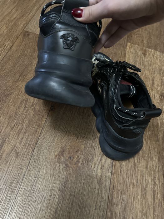 Продам кроссовки версаче