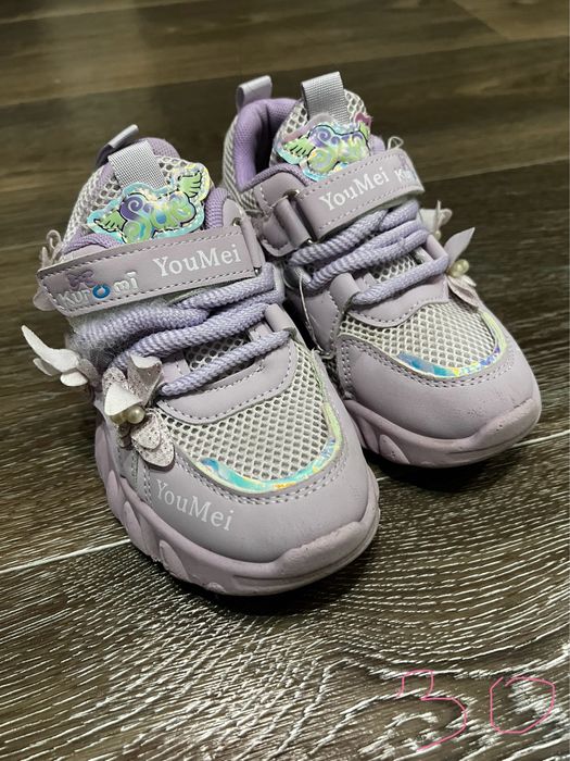 Продам кроссовки на девочку