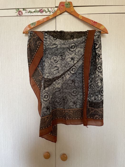 Дамски копринени шалове