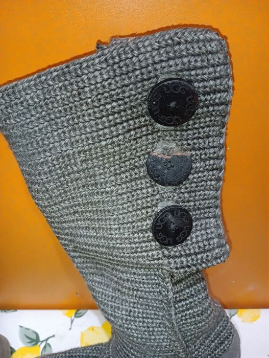 UGG ботуши плетени N 38