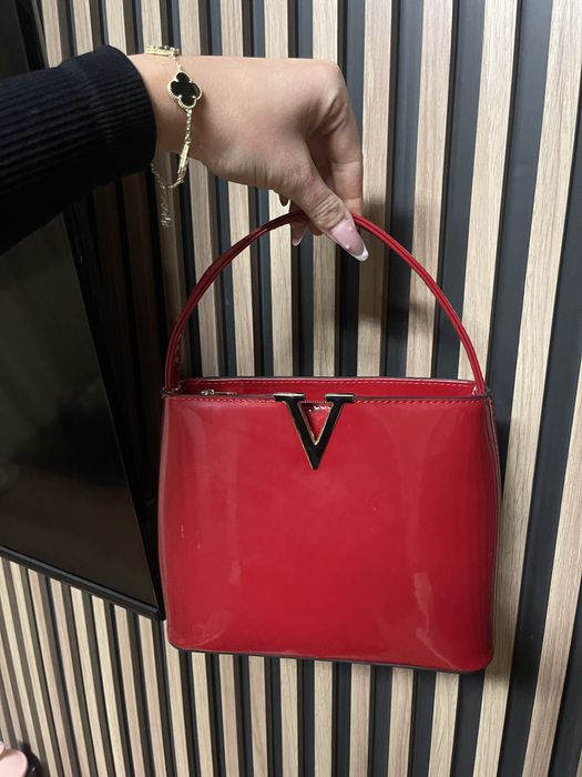 Разделям се с няколко чанти