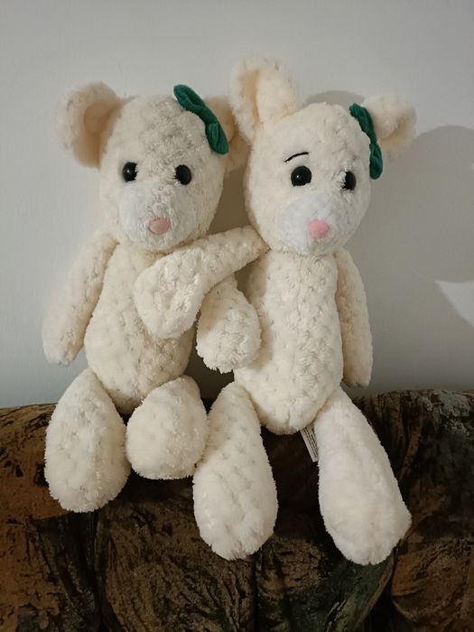 Urseroina  Lara nou fara eticheta