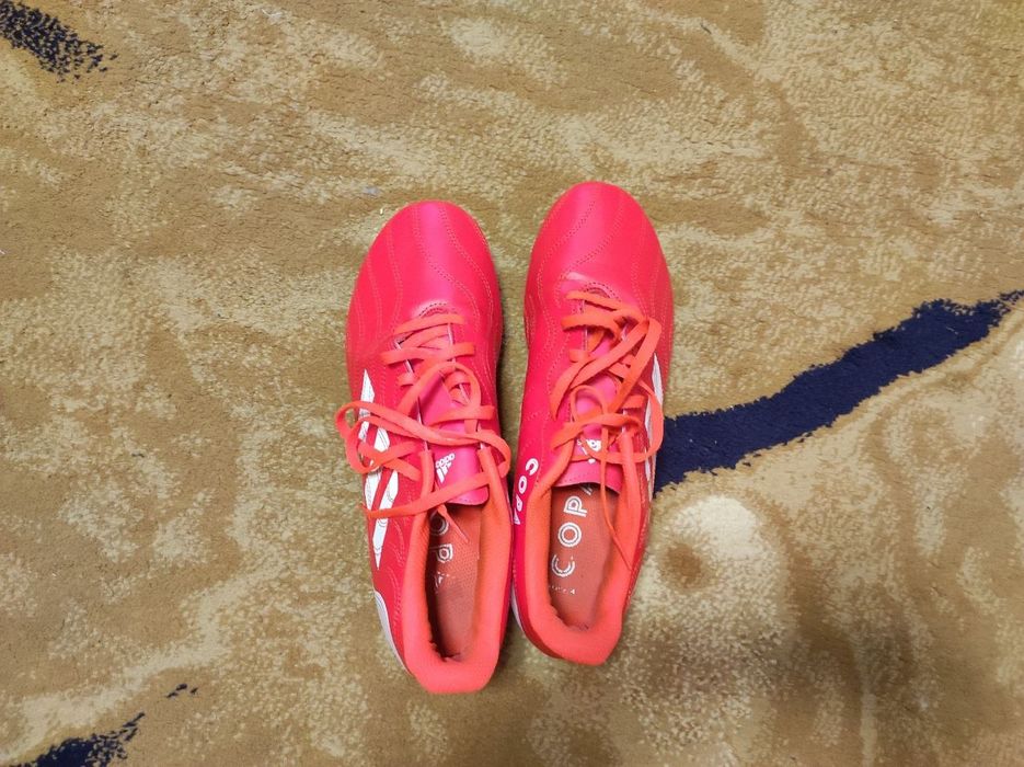 Продам футбольные бутсы на подростка размер 42.5