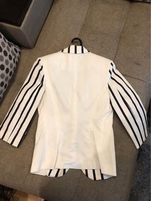 Дамски костюм бяло със синьо