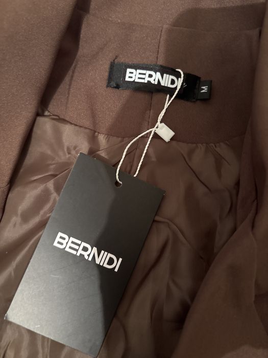 Продается укороченный пиджак с этикеткой