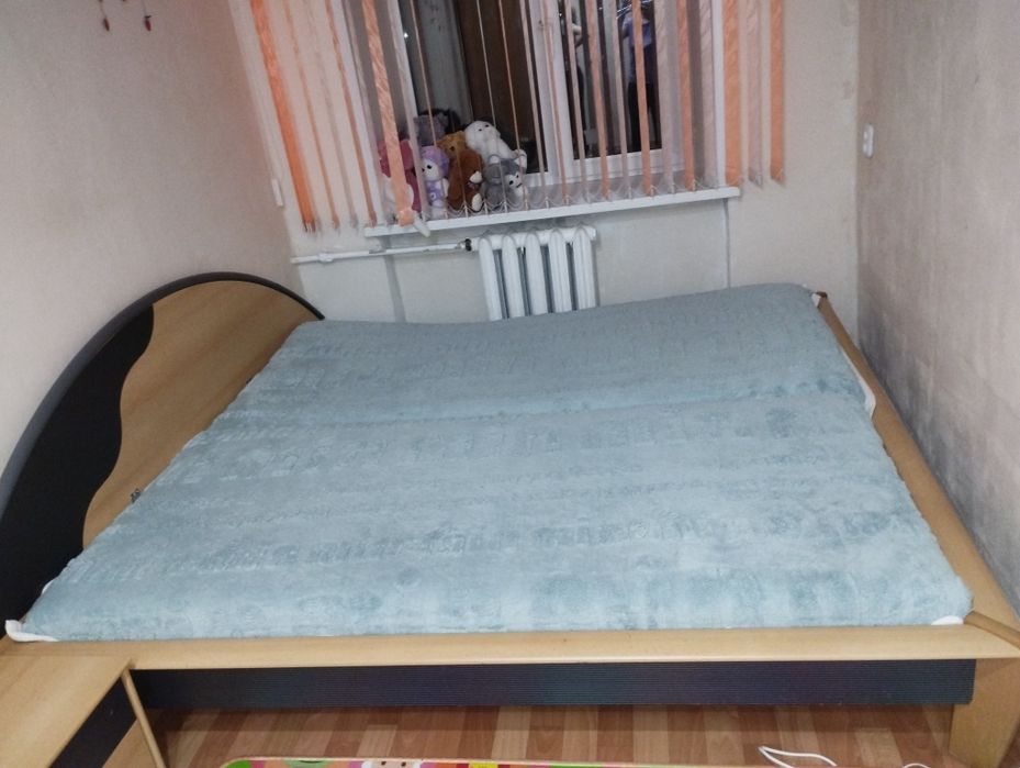 Продадим спальный гарнитур.