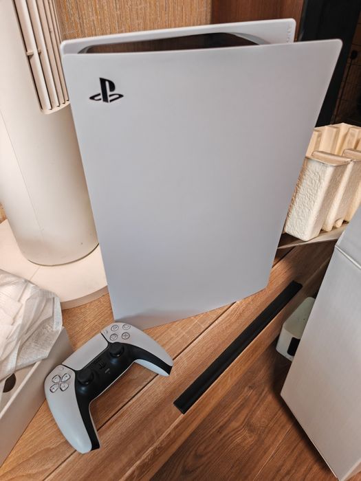 Sony PlayStation 5, полный комплект, в отличном состоянии.