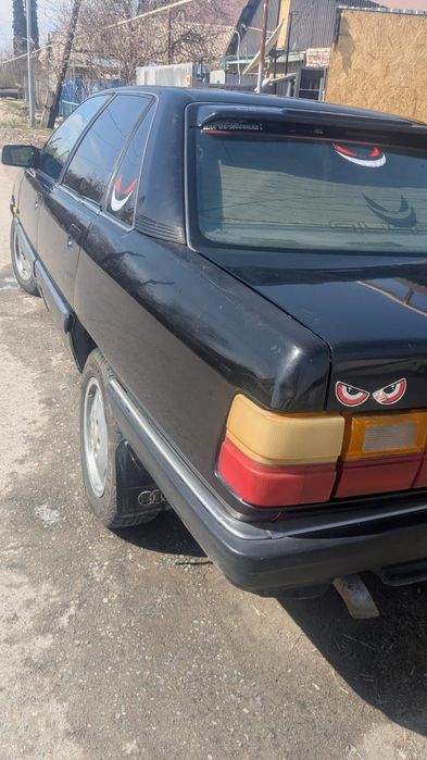 Автомобиль Ауди 100