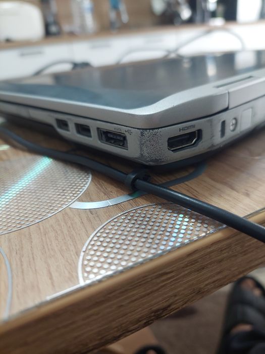 Лаптоп DELL работещ