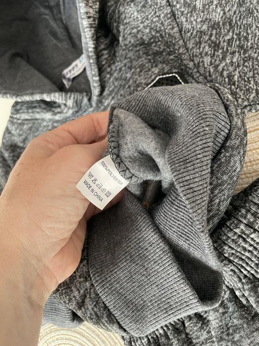 Costum nou, căptușit cu polar (fără etichetă), pentru băiețel de 1,5–2 ani (86–92 cm).