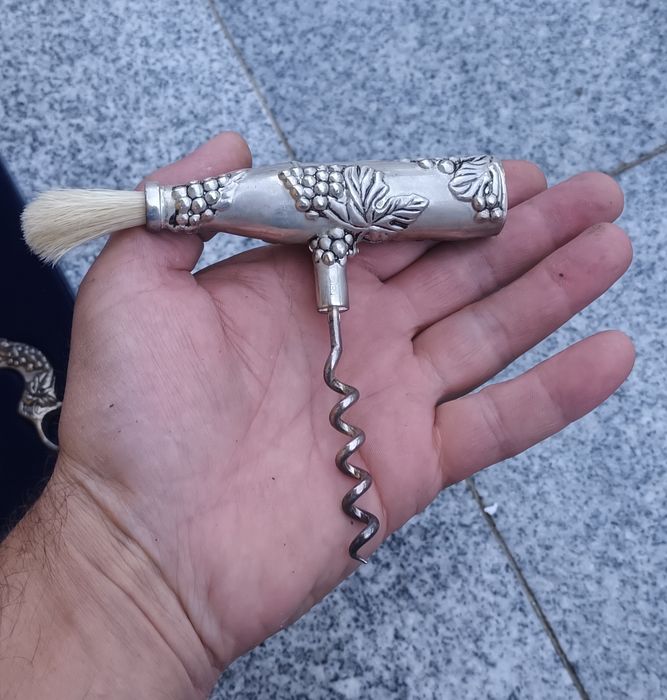Tirbușon, set în cutie