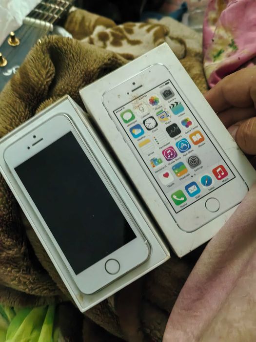 Смартфон iPhone 5S телефон айфон Apple