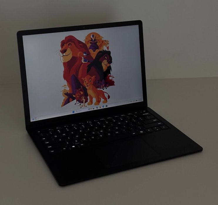 Microsoft Surface 4 — i5 1145G / 512GB NVME M2 SSD / 16GB LPDDR4X 4267