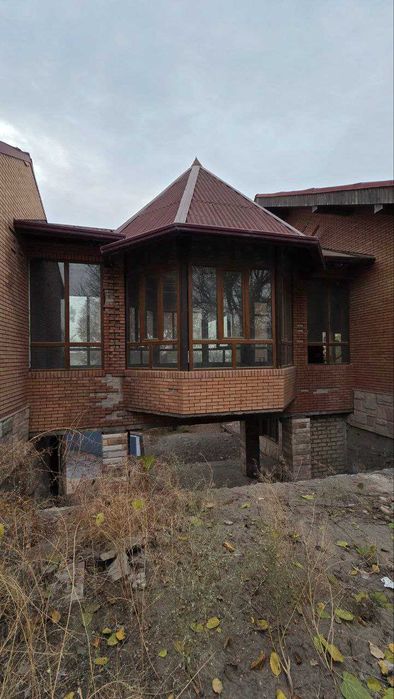 Дом Салар, ТашГРЭС у реки Боссув.