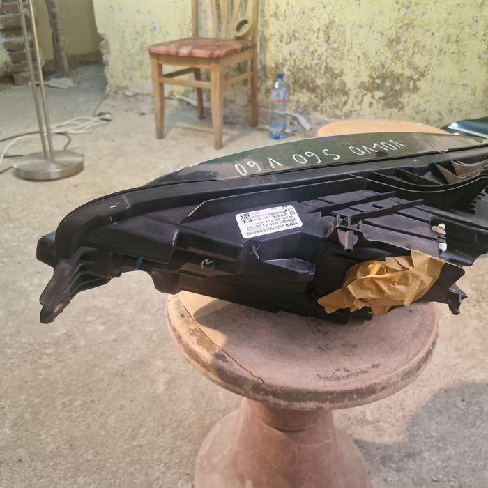 Volvo S60 V60  2021 десен фар