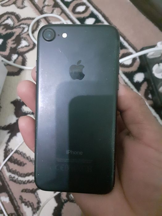 Айфон 7 32гб сотилади.