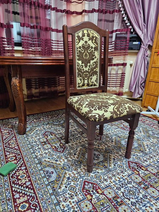 Стол гостинный обеденный