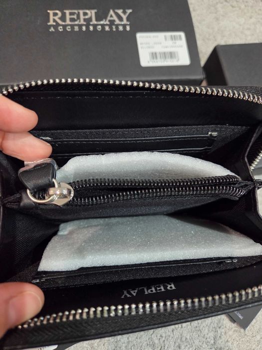 Оригинални портфейли Replay