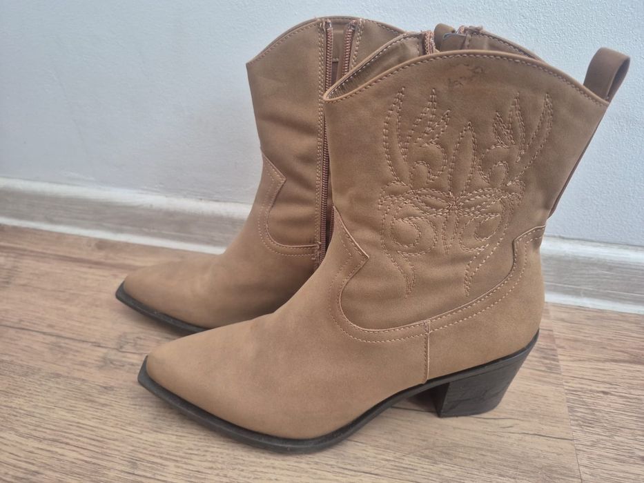 Ghetuțe Bershka - nr 39
