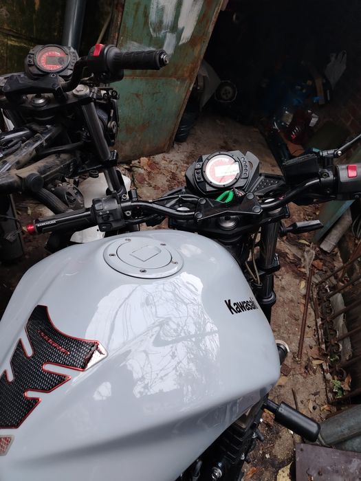 На части Kawasaki z 750, Кавазаки з 750