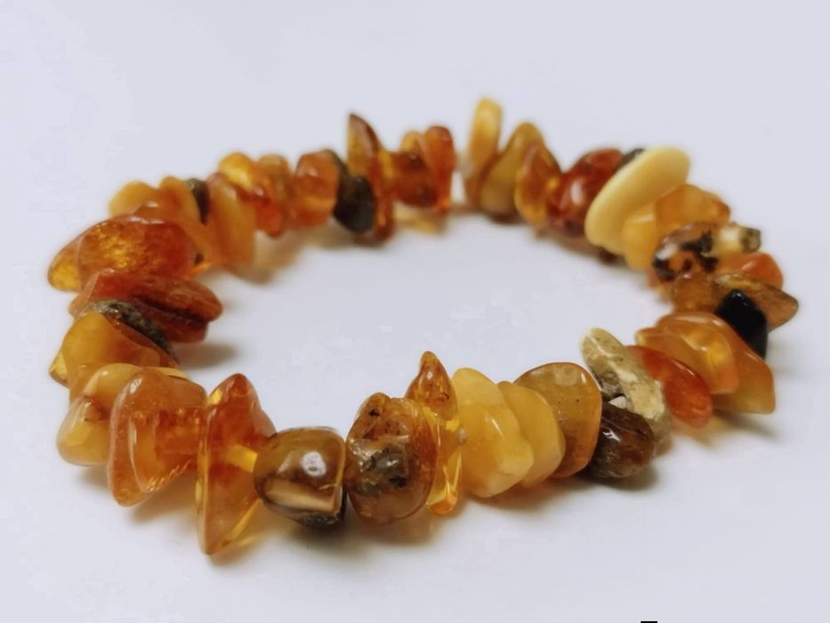 Veche bratara chips din chihlimbar natural baltic cu fragmente brute si slefuite elastica , in nuante de cognac, butterscot, brun Germania