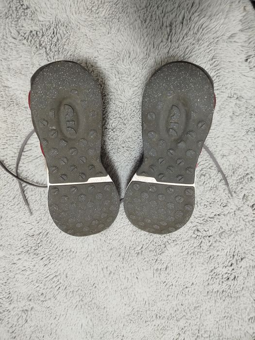 Adiasi NIKE gri roșu Unisex marimea 38