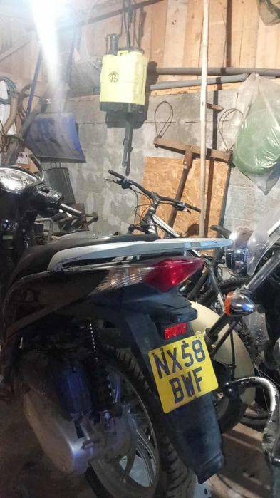 Se vinde honda sh motor de 125 an fabricație 2019  este spart în față