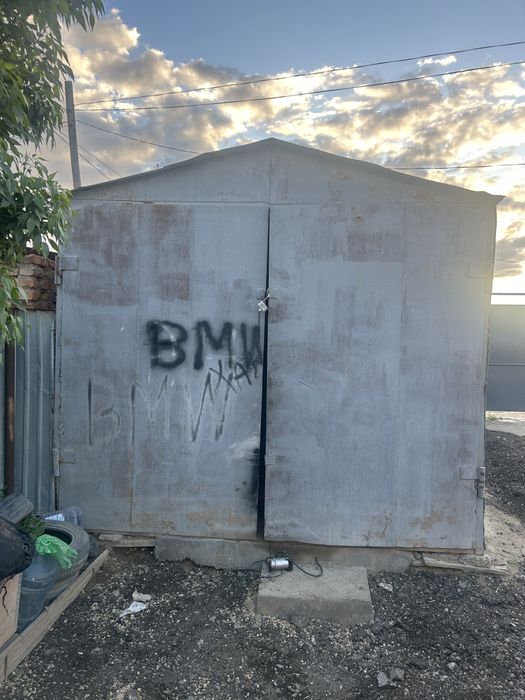 Гараж сатылады полкасымен