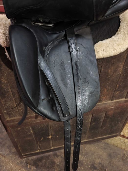 Седло за обездка