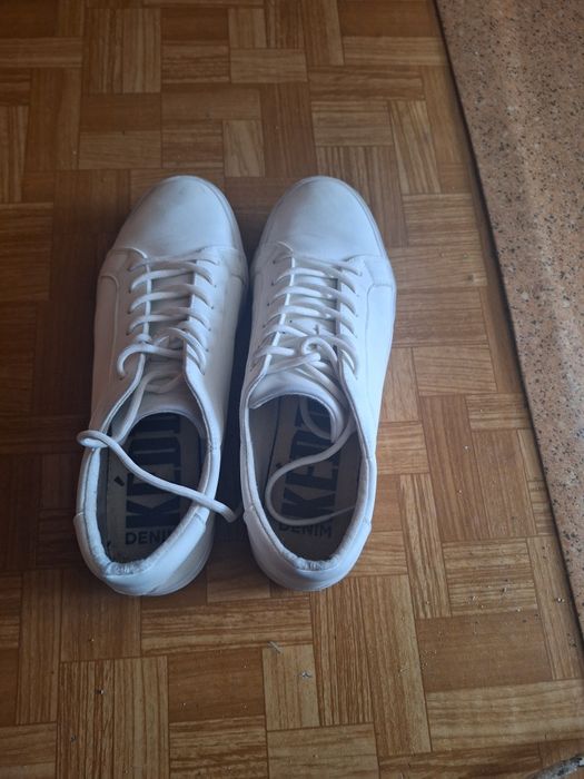 Продам белые  кеды