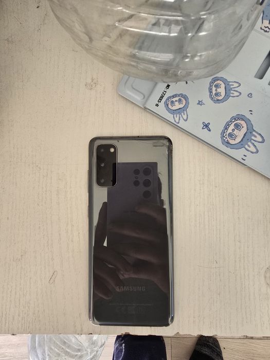 Продам Samsung s20