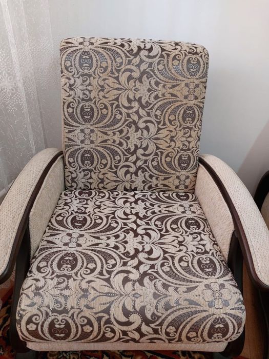 Продам диван с 2 креслами