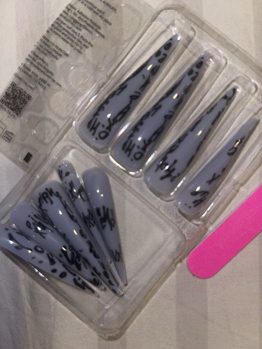 Gene si unghii false - 40 de lei