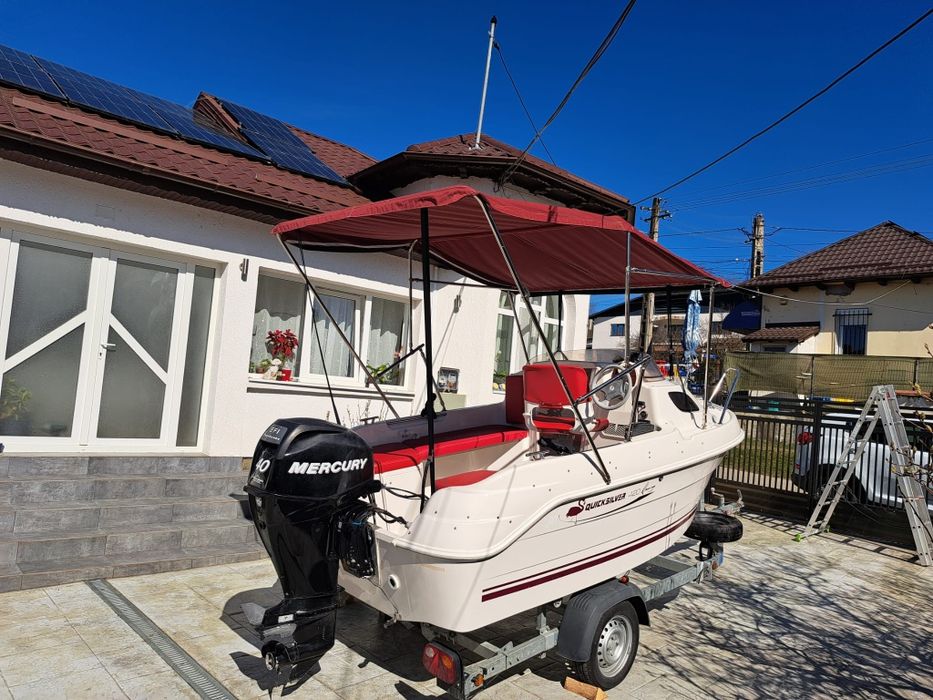 Quicksilver 420 cabin