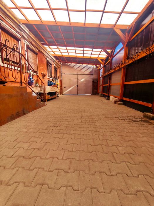 Casă și Afacere 1700 metri Agricolă/Sera de Familie in Lancram