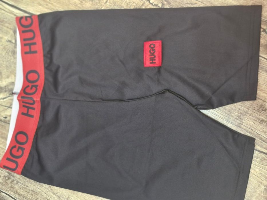 Pantaloni scurti noi