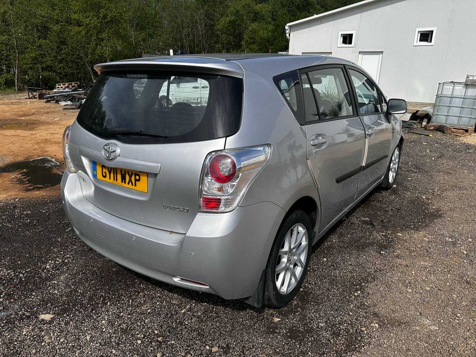 На части  Toyota Verso 2.2 D-CAT 150 кс автоматик Start/Stop 2009–2011