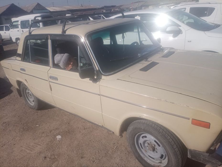 Moshina yaxshi xolatda 4 ta balon yangi. Karobka mostda ovoz yoq yuris