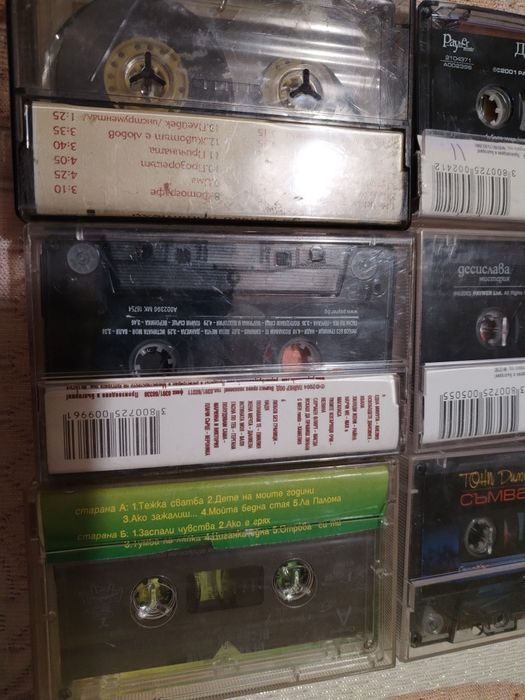 Стари касетки за касетофон