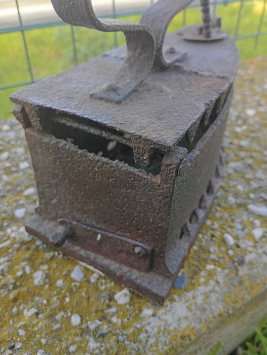 Ютия на жар . Много стара