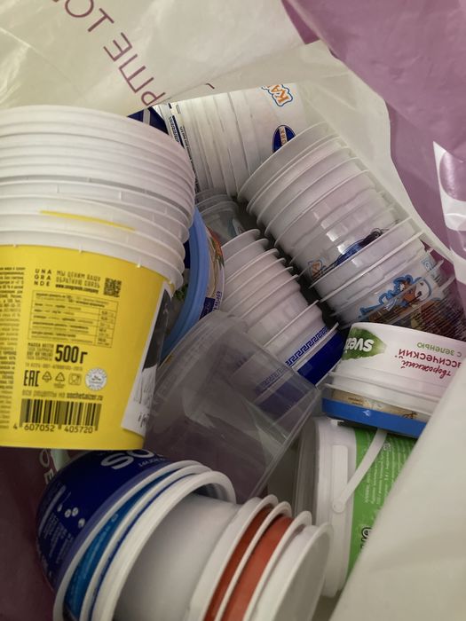 Пустые стаканчики из под сметаны и контейнеры отдам