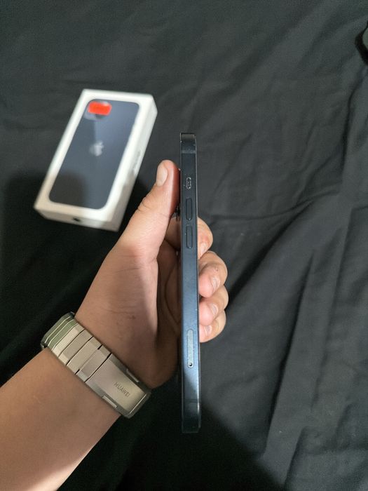 Продавам iphone 13