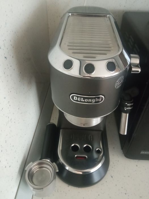 Кафемашина Делонги Дедика EC-685