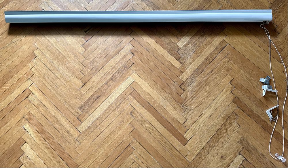 Vând jaluzea 162 / 157 cm