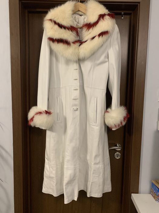 Дълко дамско кожено манто с естествен косъм