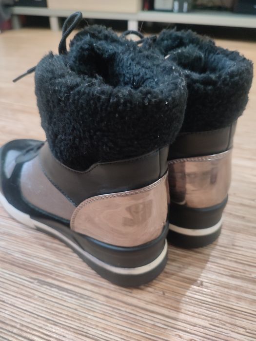 Продам ботинки утеплённые